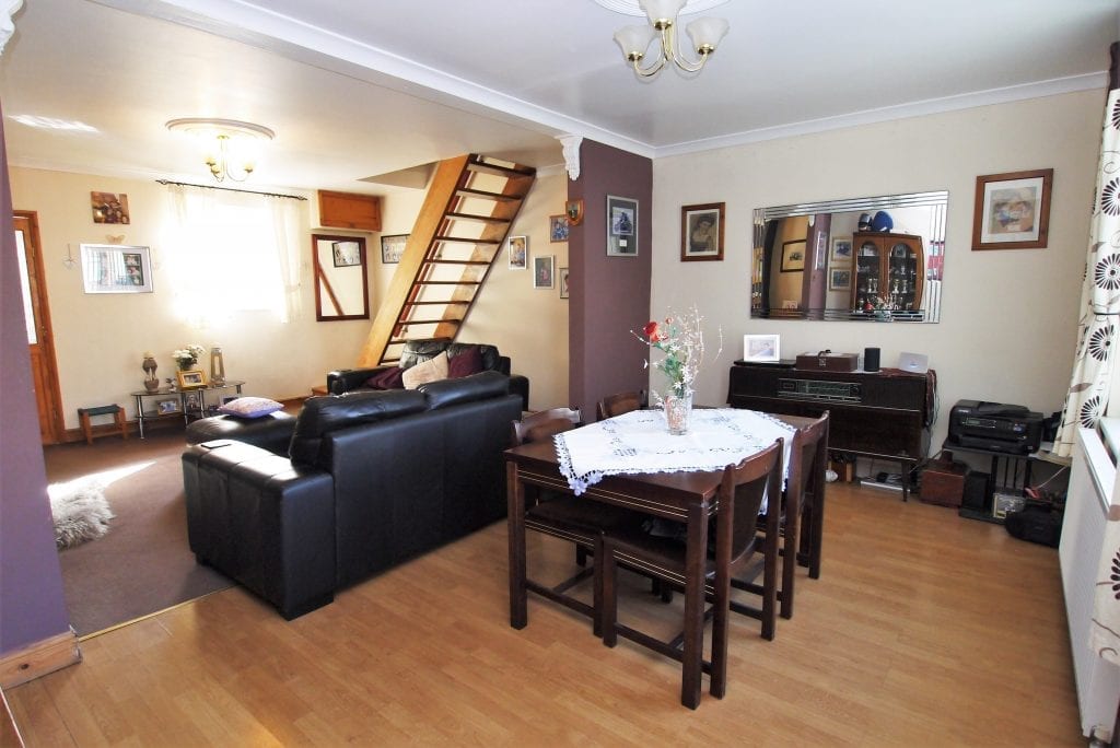 27 St. Johns Road, Doncaster - Dining Area