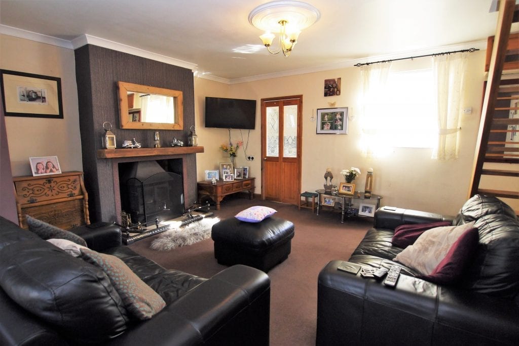 27 St. Johns Road, Doncaster - Living Area