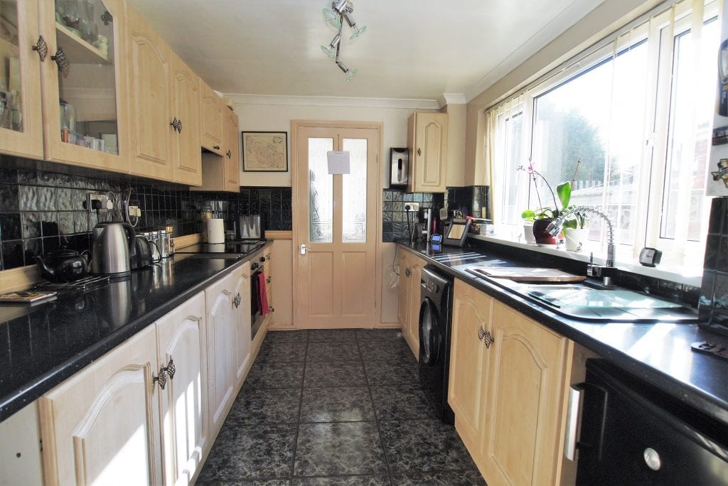 27 St. Johns Road, Doncaster - Good-Sized Kitchen