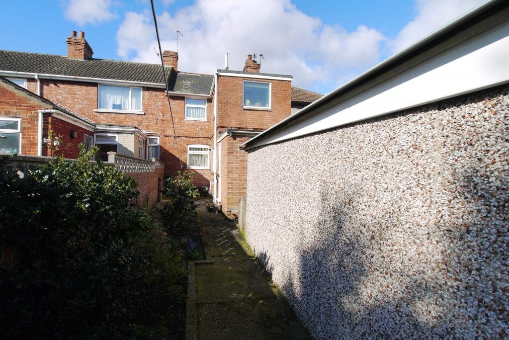 27 St. Johns Road, Doncaster - External Garage