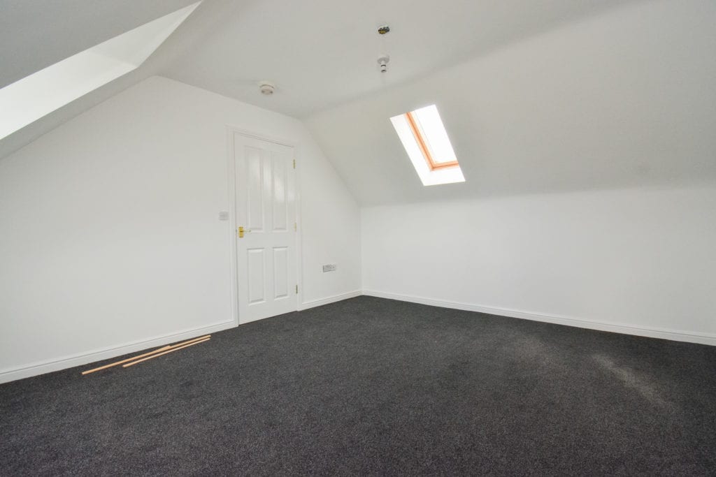 Avocet Place, Mansfield - Spacious Attic Bedroom