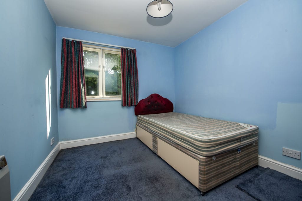 Lake View, Kings Langley - Bedroom 2