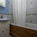 Lake View, Kings Langley - Bathroom