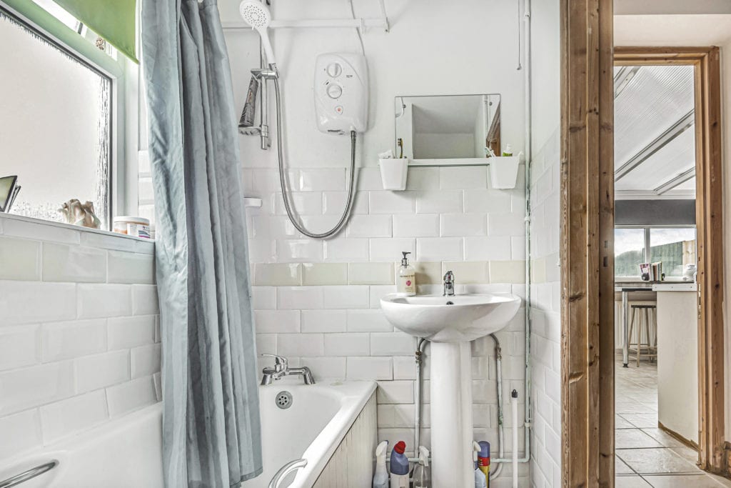 Bathroom - Barnett Road, Middleton Cheney