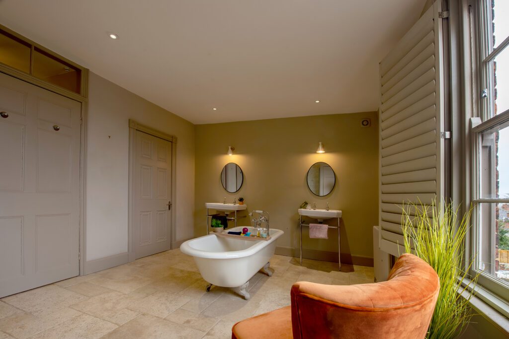 Master bathroom. - The Southend, Ledbury HR8 2EY