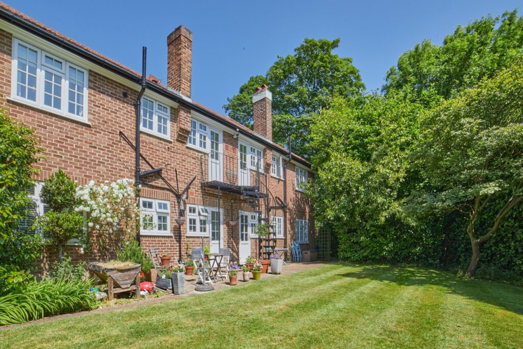 Communal Garden - Rythe Court, Portsmouth Road, Thames Ditton KT7 0TE