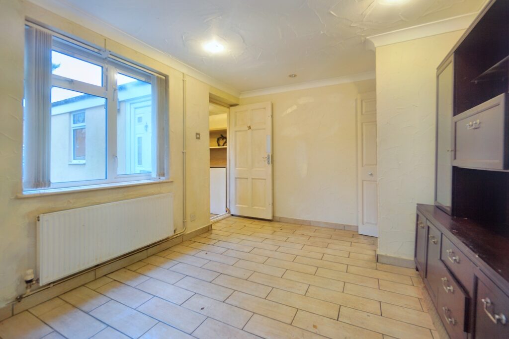 5 Quantock Close - Living Room