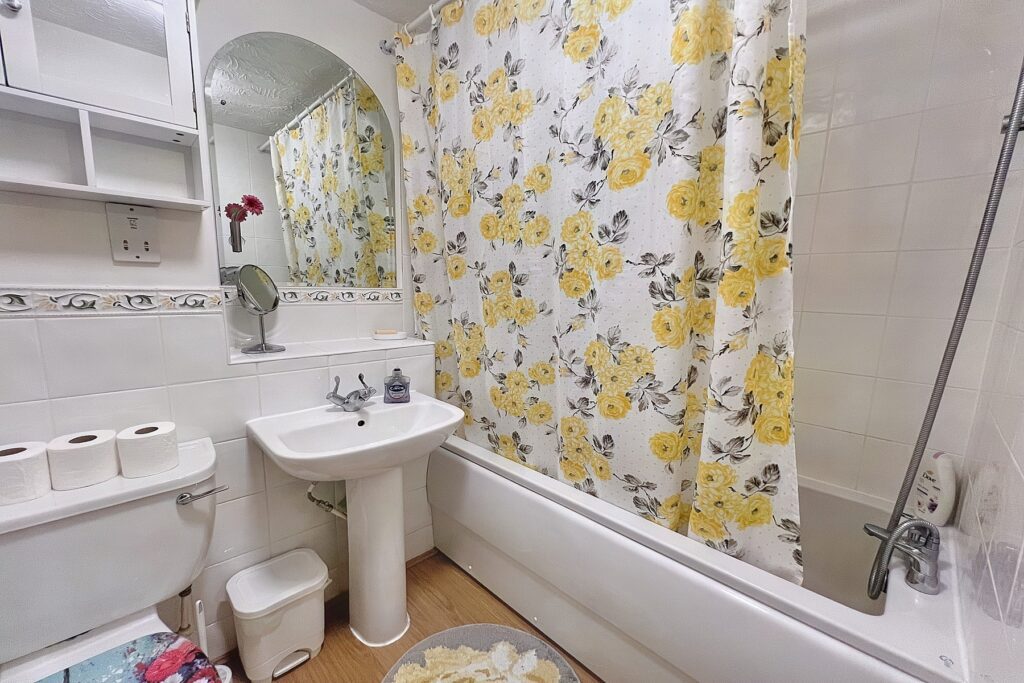 Kathie Road - Bathroom