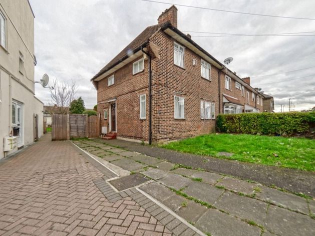 Sizeable House in Catford (London) Sold Quickly Through Our Express Sale Estate Agency