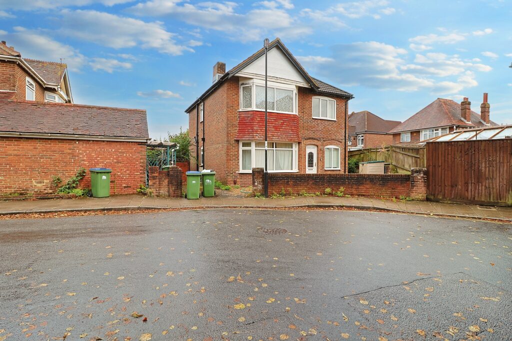 Colebrook Avenue - Exterior of Property
