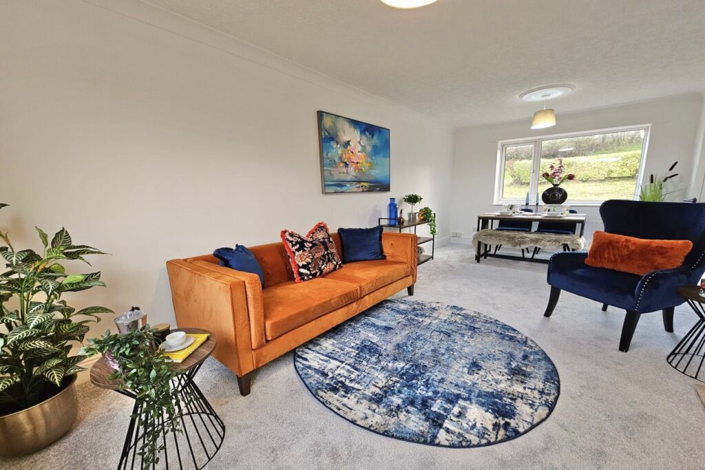 Lindsay Drive- Lounge Overview