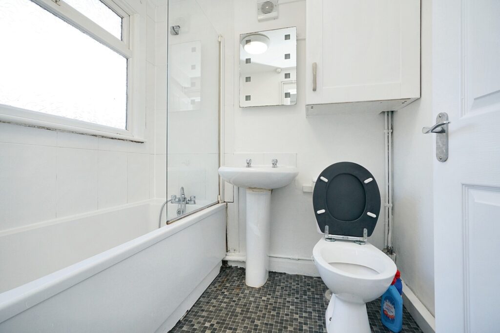 Claxton Terrace - Bathroom