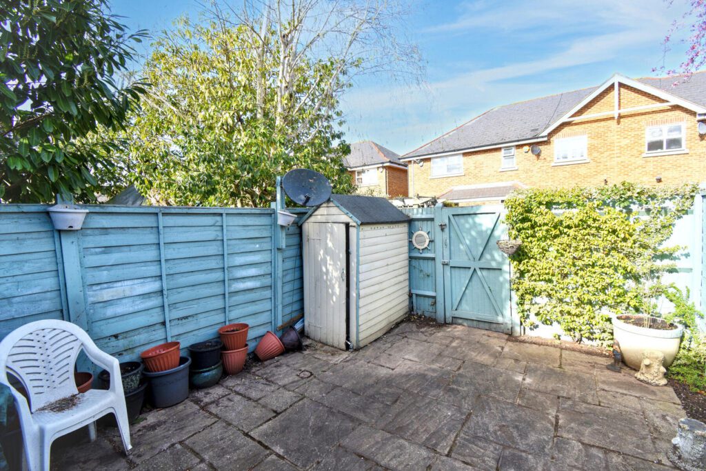 Hanworth Road - Garden