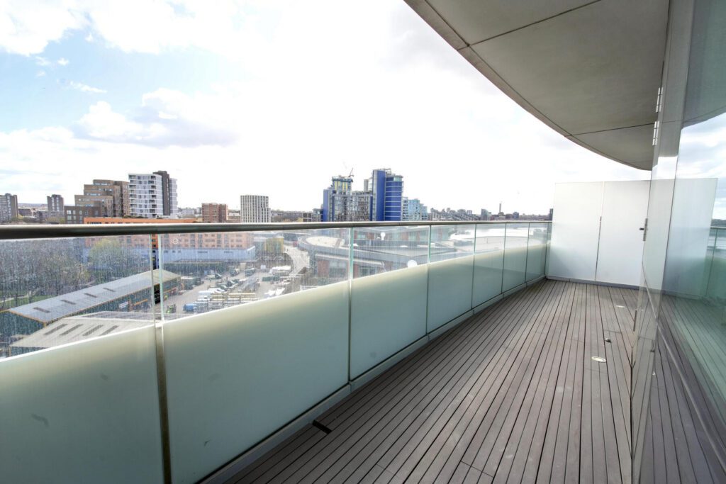 Lombard Wharf - Balcony