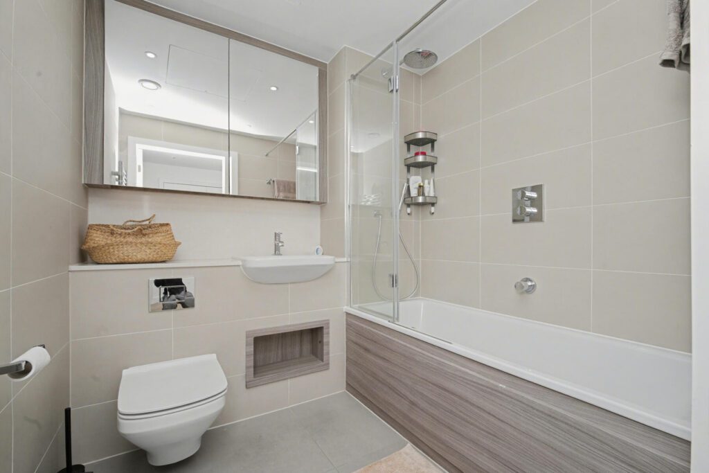 Lombard Wharf - Bathroom