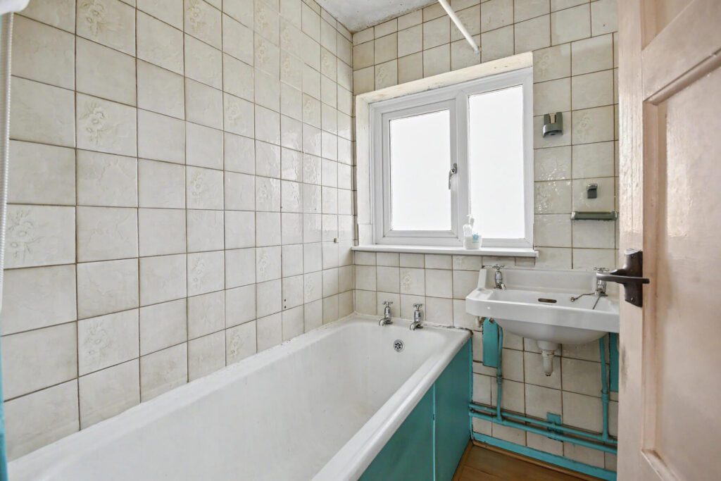 Hill Rise - Bathroom