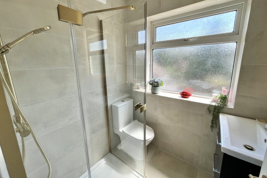 Jepson Road - Shower Room