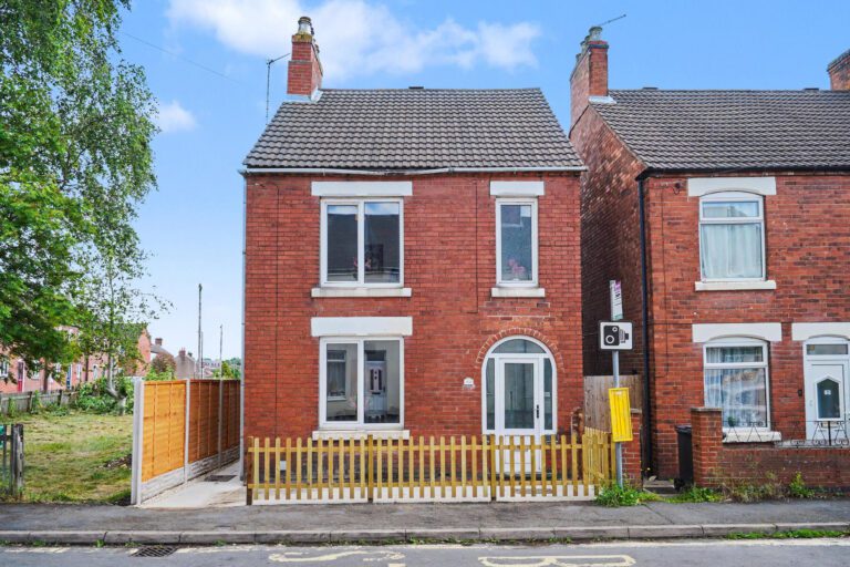 Oversetts Road, Newhall, Swadlincote, DE11 0SN