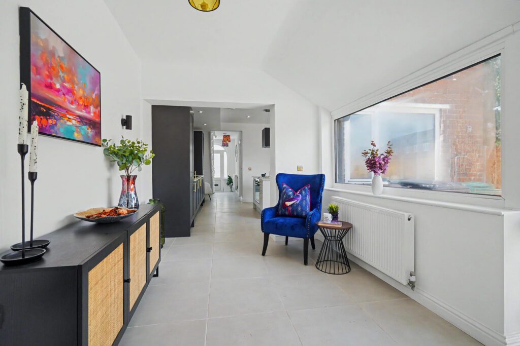 Oversetts - Reception Room