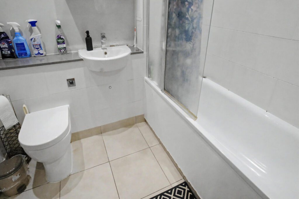 Dominion Court - Bathroom