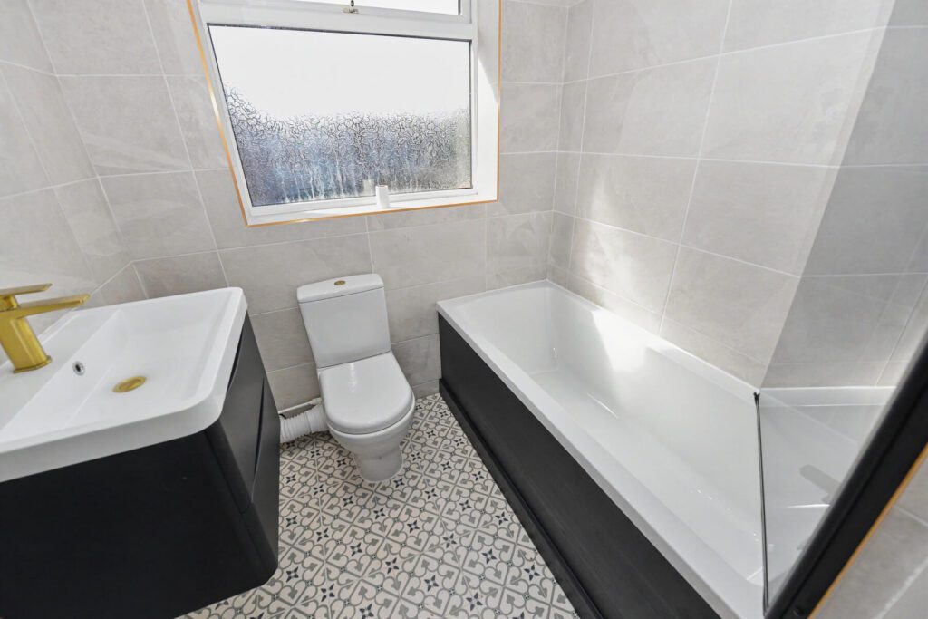 Sunbury Road - Bathroom